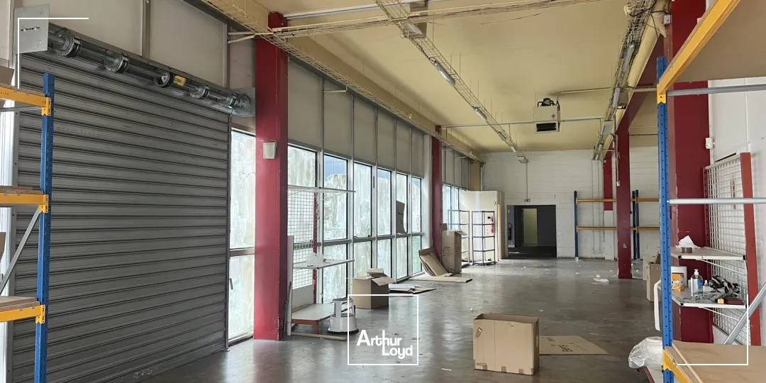 Locaux d'activités/stockage et bureaux à louer - 710 m² divisibles - Paris Nord 2 Roissy CDG - Proximité immédiate des zones de fret