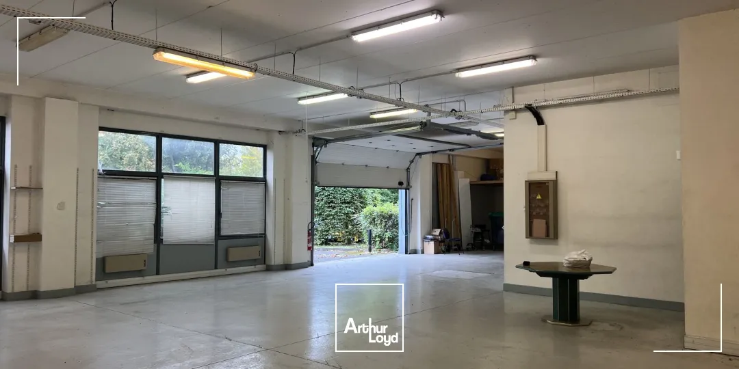 Locaux industriels à louer - 210 m² - Paris Nord 2 Roissy - RER/Aéroport/A1