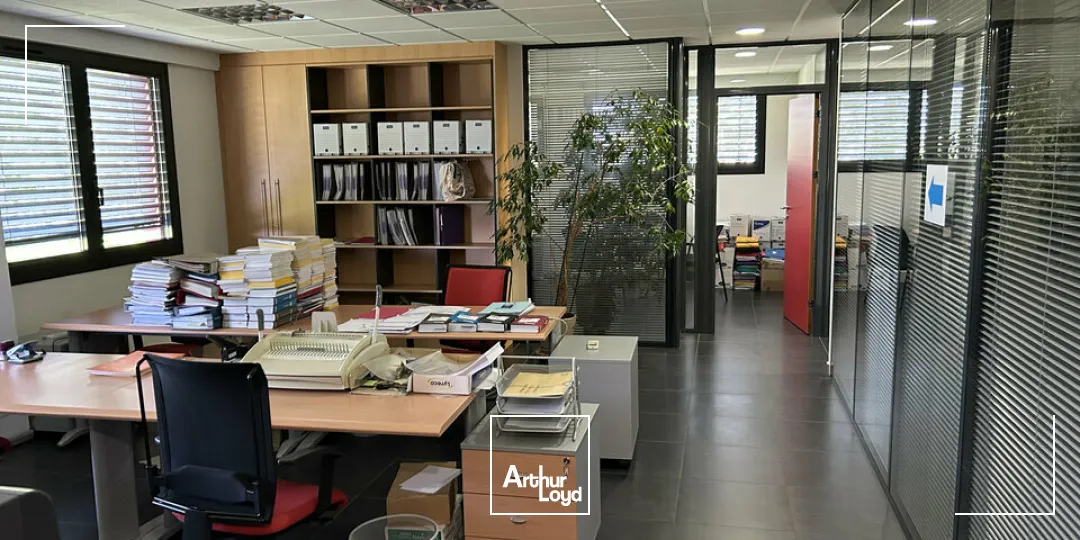 BUREAUX à VENDRE de 196 m²