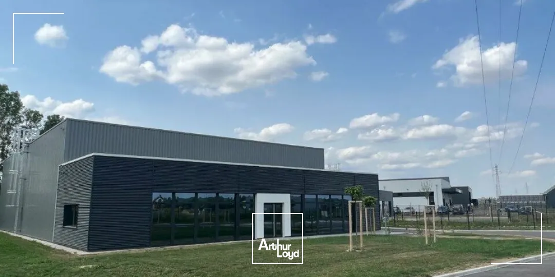 BATIMENT D'ACTIVITE INDENDANT SUR GRAND TERRAIN 