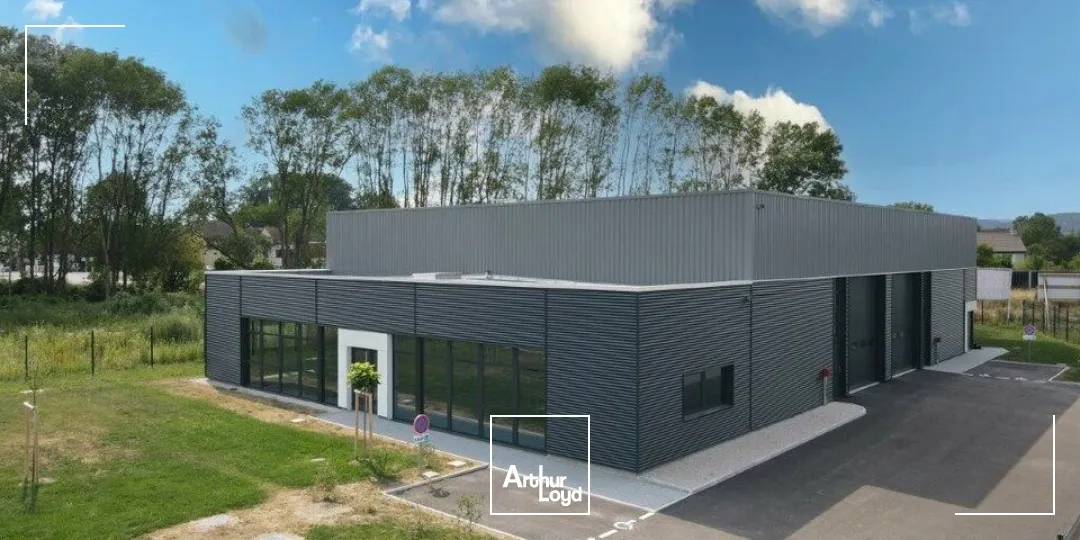 BATIMENT D'ACTIVITE INDENDANT SUR GRAND TERRAIN 