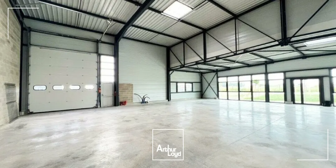 BATIMENT D'ACTIVITE INDENDANT SUR GRAND TERRAIN 