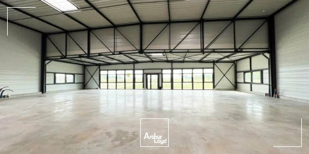 BATIMENT D'ACTIVITE INDENDANT SUR GRAND TERRAIN 