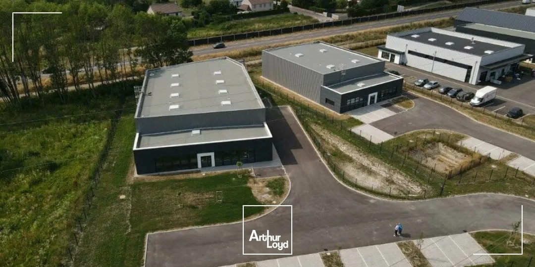 BATIMENT D'ACTIVITE INDENDANT SUR GRAND TERRAIN 