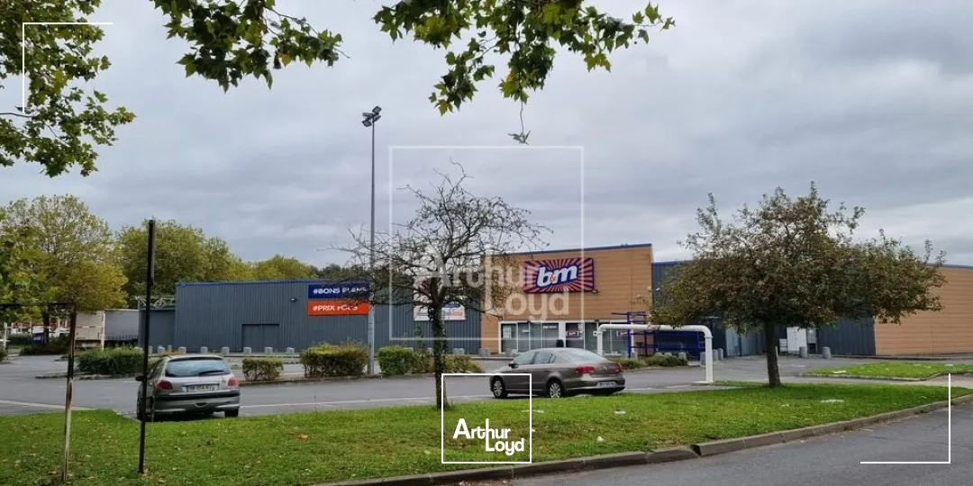 GRANDE CELLULE AVEC MEZZANINE