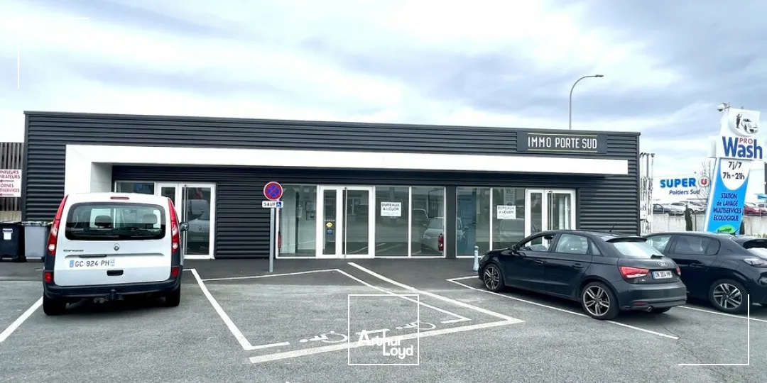 OPPORTUNITÉ - A LOUER LOCAL COMMERCIAL NICHÉ DANS UN BÂTIMENT INDÉPENDANT - EN BORDURE D'UN AXE PASSANT - 98m²