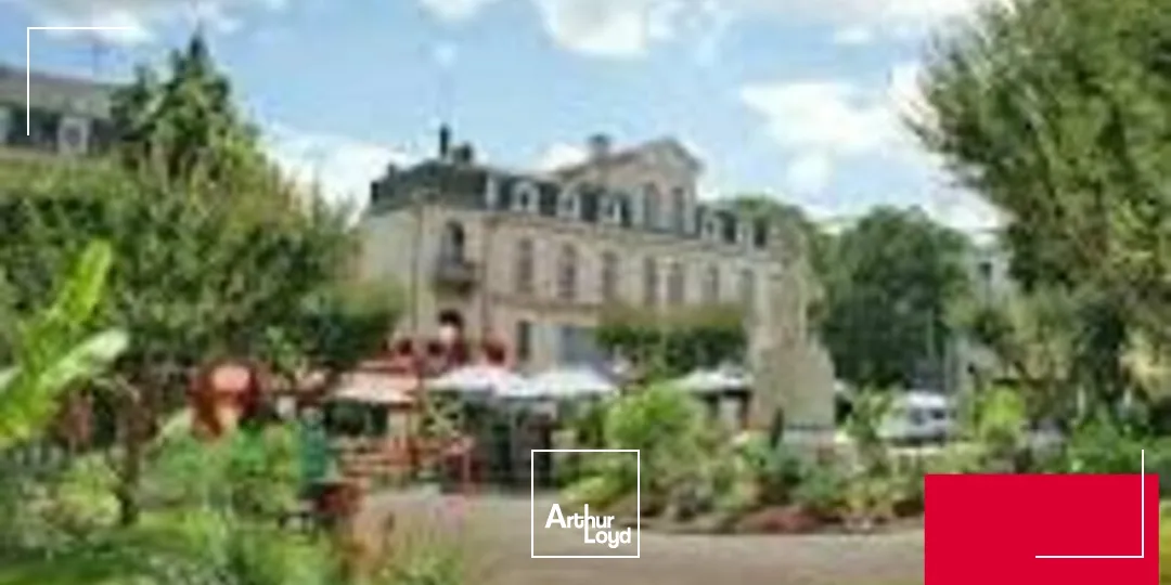 RUE PIETONNE N° 1 - DAX A VENDRE murs commerciaux de 110 m²