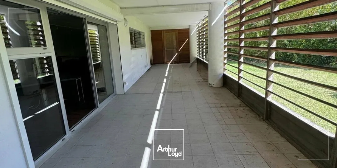 ANGLET - A louer - Bureaux ou commerce de 280 m² avec 10 places de parking privatives