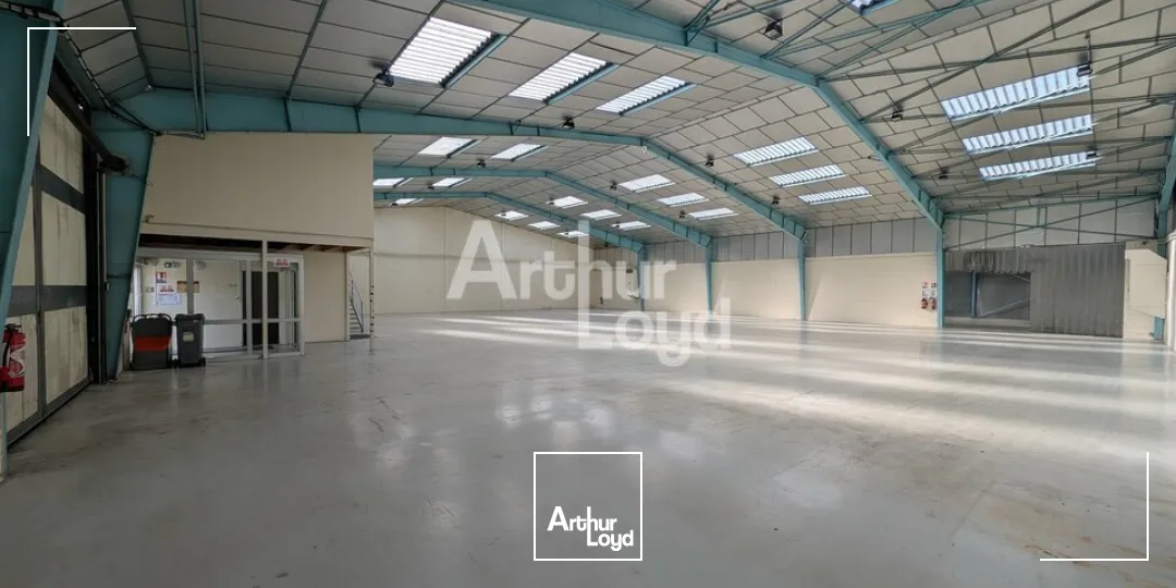 RENNES INTRA-ROCADE - LOCAL D'ACTIVITES A LOUER - 1 040 m²