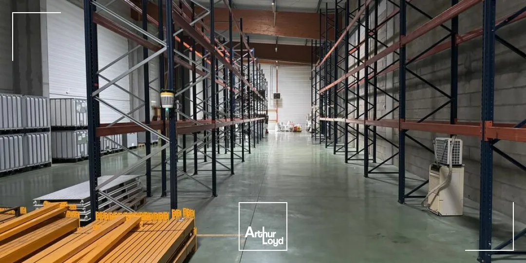 TOURS SUD EST TAUXIGNY - A VENDRE BÂTIMENT D'ACTIVITES 3 428 M² - TERRAIN 12 000 M²