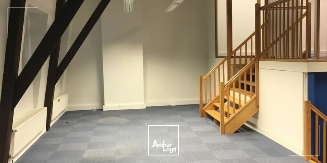 Bureaux de caractère à vendre au coeur de Roubaix - Adresse de prestige, visibilité exceptionnelle !