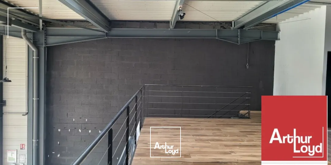 MONTÉLIMAR ZONE SUD - A LOUER LOCAL COMMERCIAL DE 295 m2 AVEC PARKING