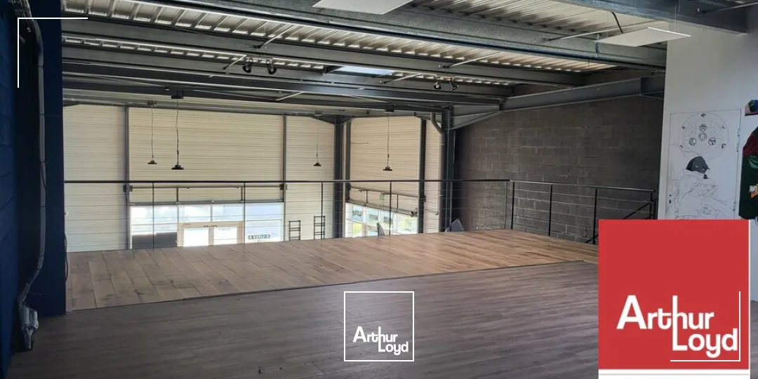 MONTÉLIMAR ZONE SUD - A LOUER LOCAL COMMERCIAL DE 295 m2 AVEC PARKING