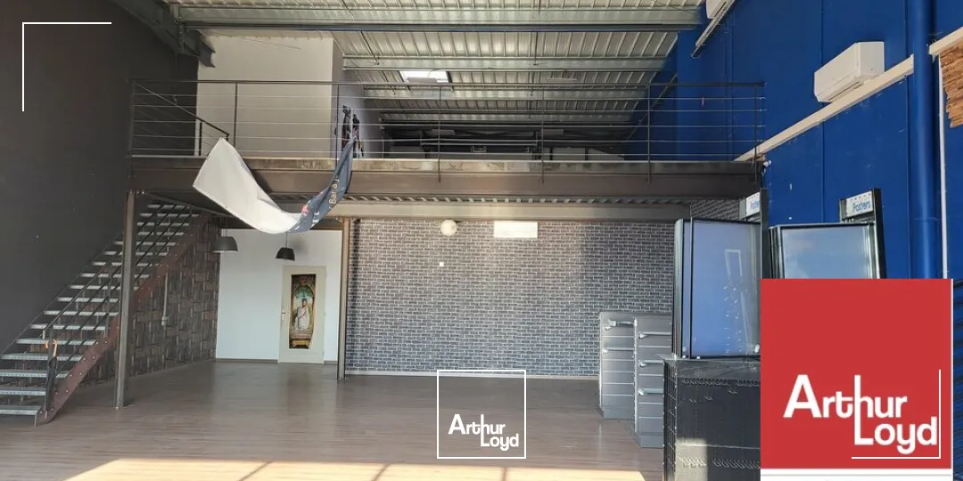 MONTÉLIMAR ZONE SUD - A LOUER LOCAL COMMERCIAL DE 295 m2 AVEC PARKING