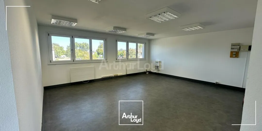 BUREAUX à LOUER de 74 m²