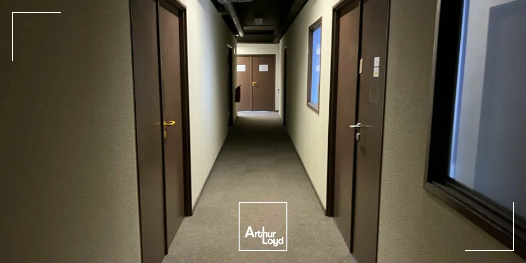 BUREAUX à VENDRE de 1028 m²