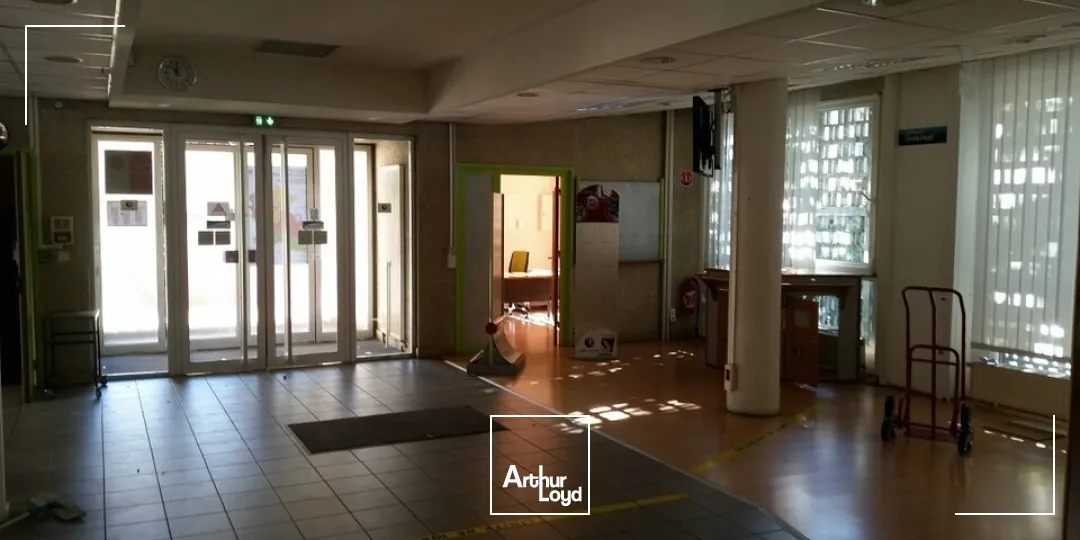 BUREAUX à LOUER de 896 m²