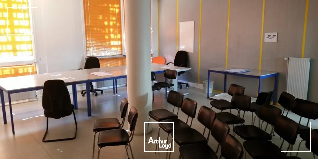 BUREAUX à LOUER de 896 m²