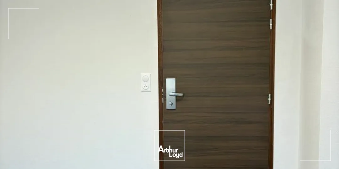 BUREAU NEUF 35 M² À LOUER DANS UN ENVIRONNEMENT CALME ET ACCESSIBLE