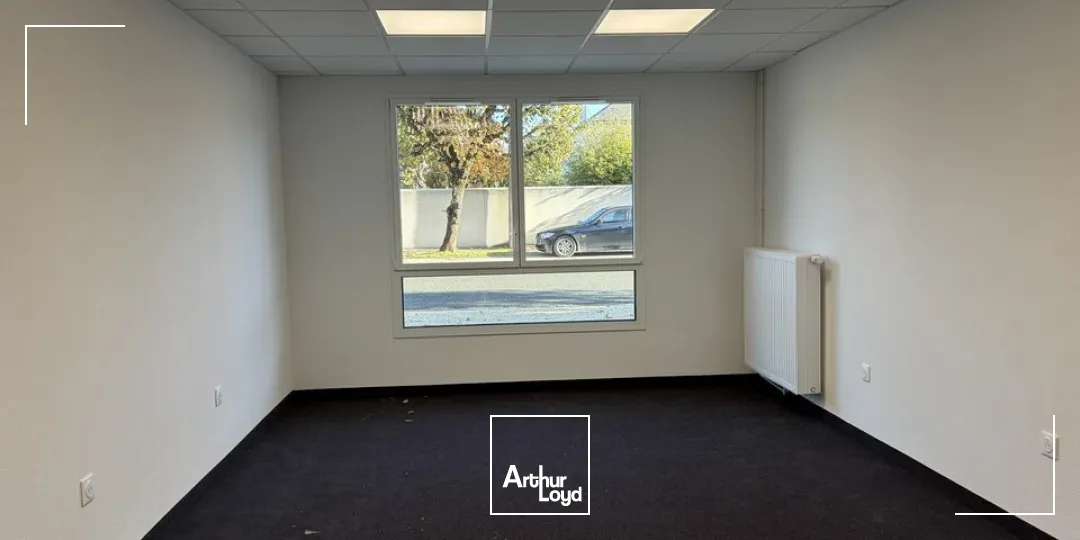 25,7 M² DE CONFORT ET DE LUMINOSITÉ  VOTRE PROCHAIN BUREAU EST ICI !