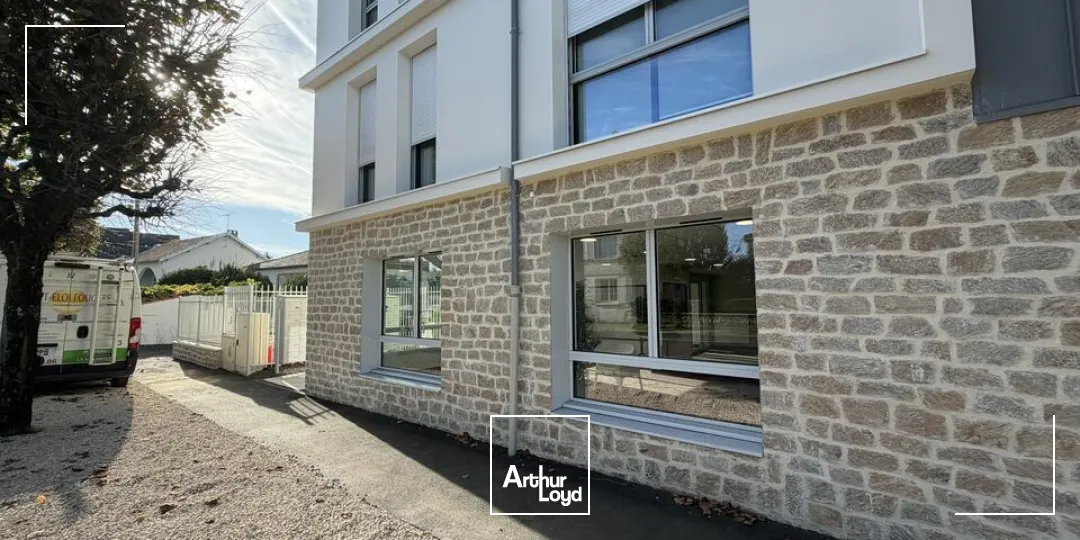 25,7 M² DE CONFORT ET DE LUMINOSITÉ  VOTRE PROCHAIN BUREAU EST ICI !