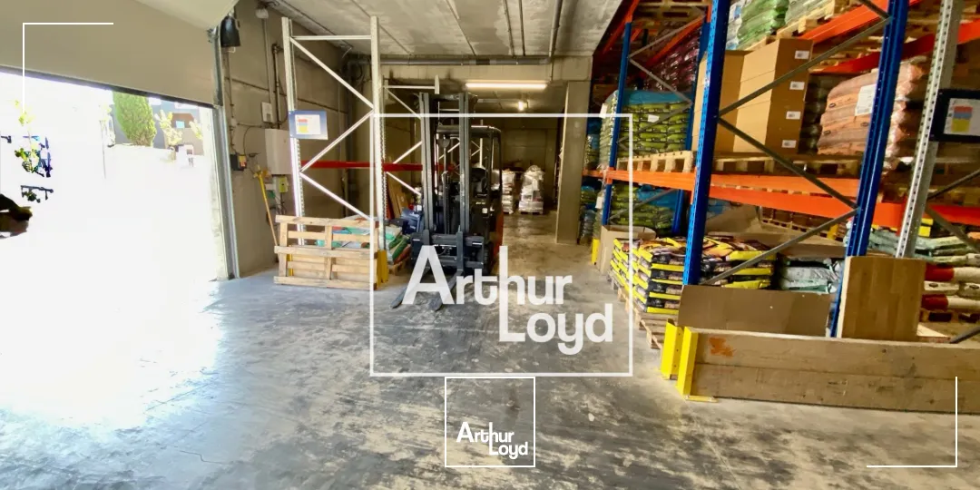 Local d'activité 314 m² à vendre Vendargues - entrepôt 8m HSP + bureaux - proche A9