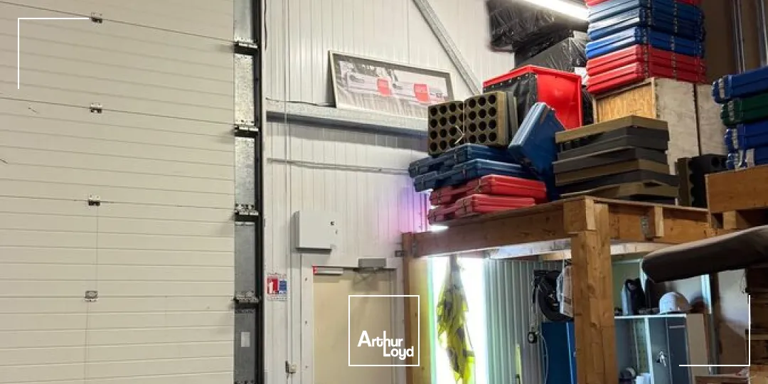 A LOUER ACTIVITES ET BUREAUX 1750 M² ZA VERN LANDIVISIAU