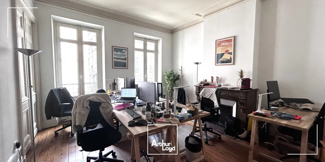 Bureaux en excellent état de 131 m² à vendre ou à louer - Bordeaux proche place Pey Berland