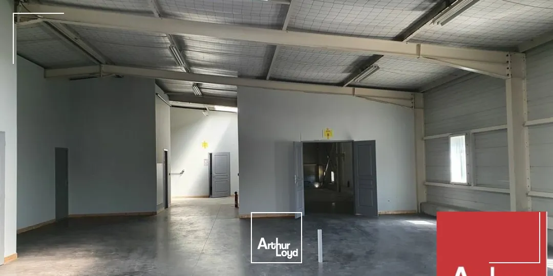 MONTELIMAR - DANS LA ZONE DU MEYROL - A VENDRE LOCAL D'ACTIVITE D'ENVIRON 470 M2 AVEC TERRAIN.