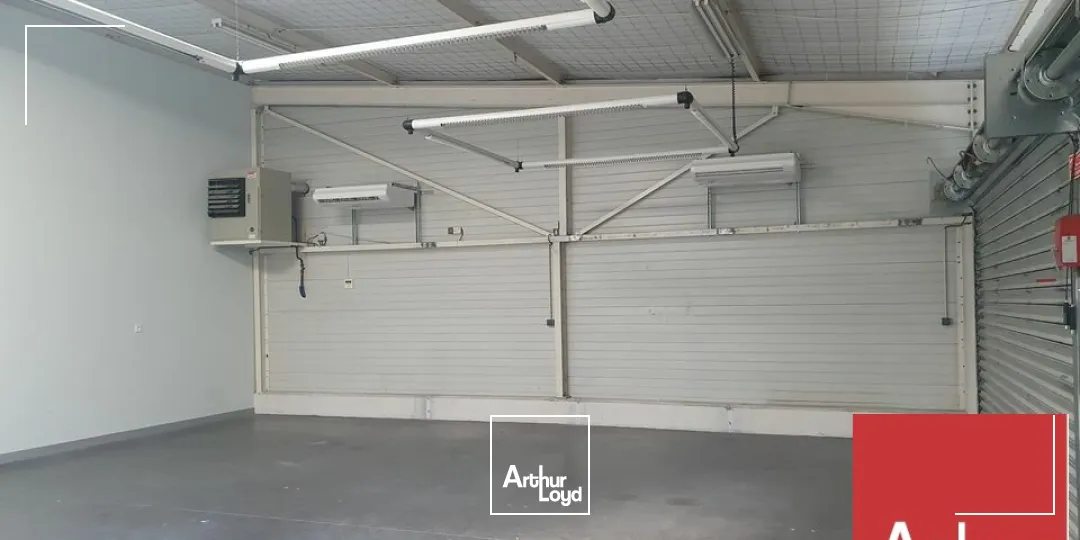 MONTELIMAR - DANS LA ZONE DU MEYROL - A VENDRE LOCAL D'ACTIVITE D'ENVIRON 470 M2 AVEC TERRAIN.