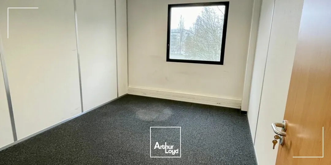 BUREAUX à LOUER de 399.65 m²