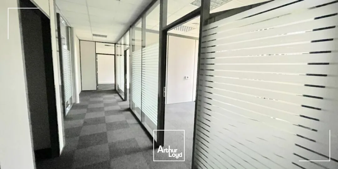 BUREAUX à LOUER de 399.65 m²