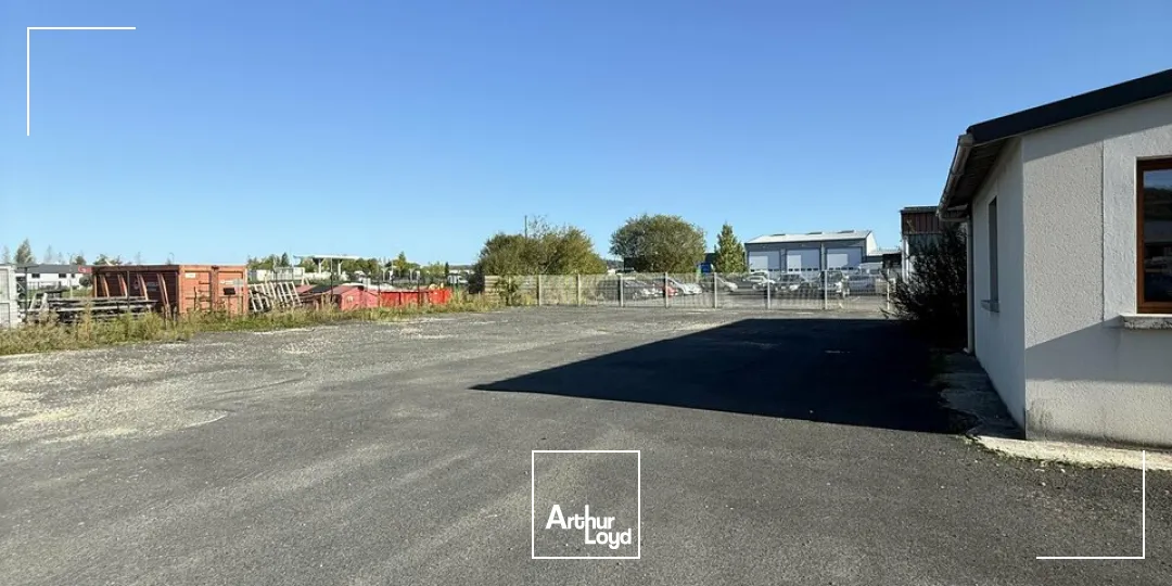 Bâtiment d'activité de 1350m2 aménagé pour de l'agroalimentaire + local de 105m2- zone de l'aérodrome - proximité A20 et A89