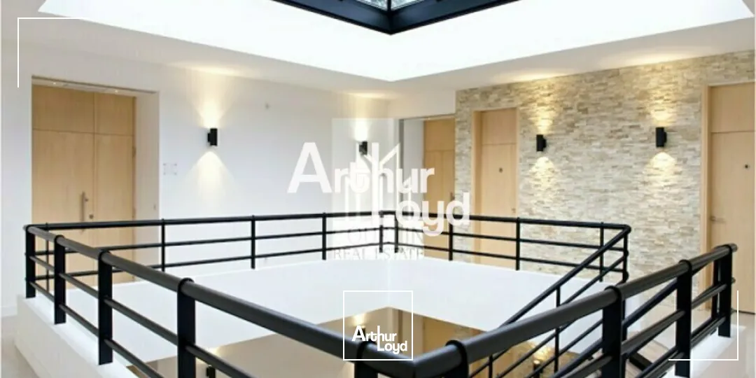 Bureaux 332 m² en R+1 - Top emplacement - Sophia Antipolis 