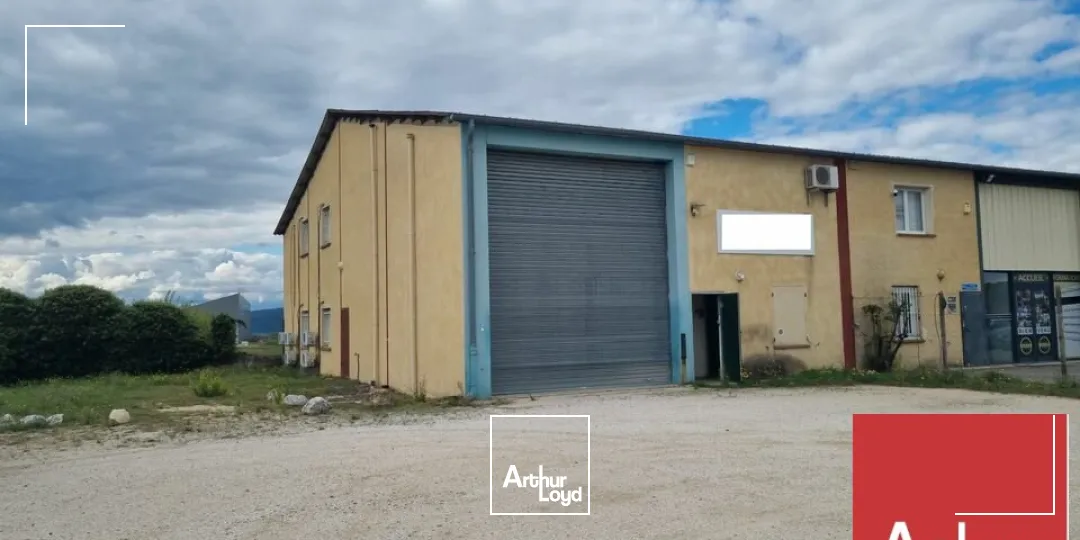 CHATEAUNEUF DU RHÔNE - SUR AXE PASSANT - A LOUER BUREAUX AVEC ENTREPÔT ET TERRAIN EXTÉRIEUR