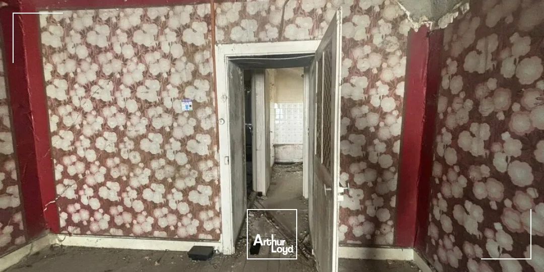 À vendre  Local commercial avec cour privative + appartement  Centre-ville de La Roche-sur-Yon