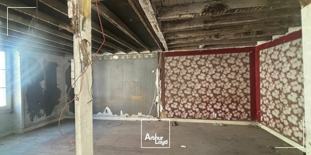 À vendre  Local commercial avec cour privative + appartement  Centre-ville de La Roche-sur-Yon