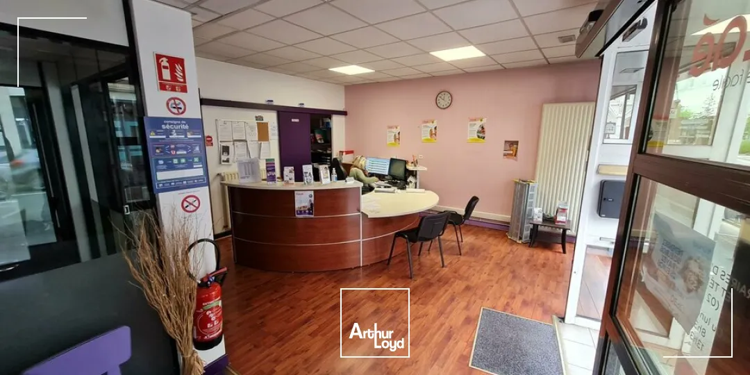 CHATEAUROUX Centre Ville - A VENDRE - BATIMENT D'ACTIVITE / COMMERCIAL de 215 m² 