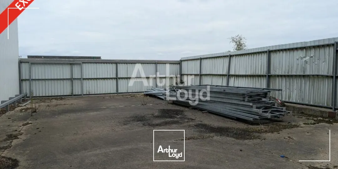 PLEUMELEUC - LOCAL D'ACTIVITES A LOUER - 420 M² 