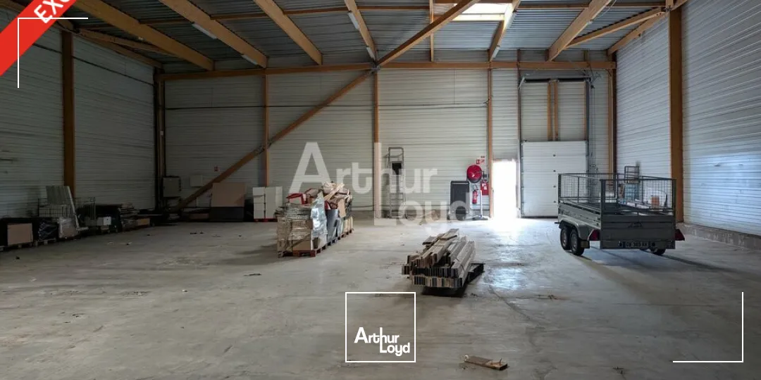 PLEUMELEUC - LOCAL D'ACTIVITES A LOUER - 420 M² 