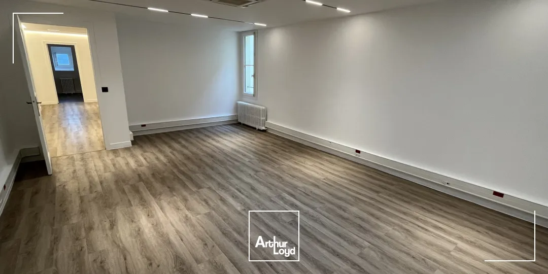 Bureaux au dernier étage rénovés Arc de Triomphe Paris 17