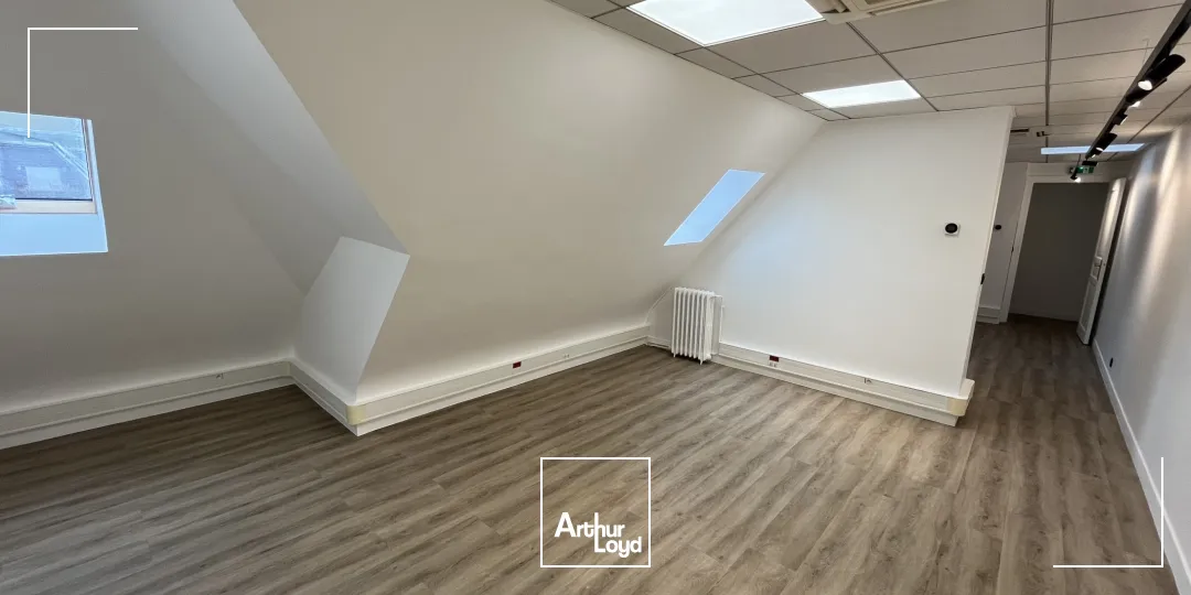 Bureaux au dernier étage rénovés Arc de Triomphe Paris 17