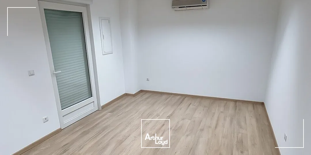 LOCATION LOCAL COMMERCIAL 200M2 ZONE ST FLORENT NIORT AVEC PARKINGS