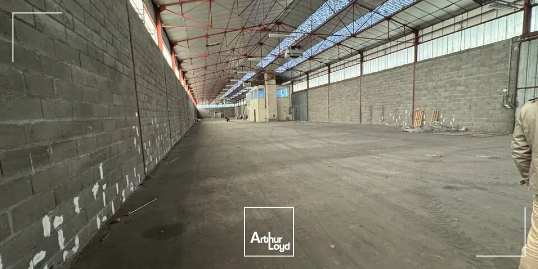 SAINT-PIERRE-DES-CORPS BÂTIMENT D'ACTIVITE A LOUER 1 500 M² - STOCKAGE ENTREPOSAGE