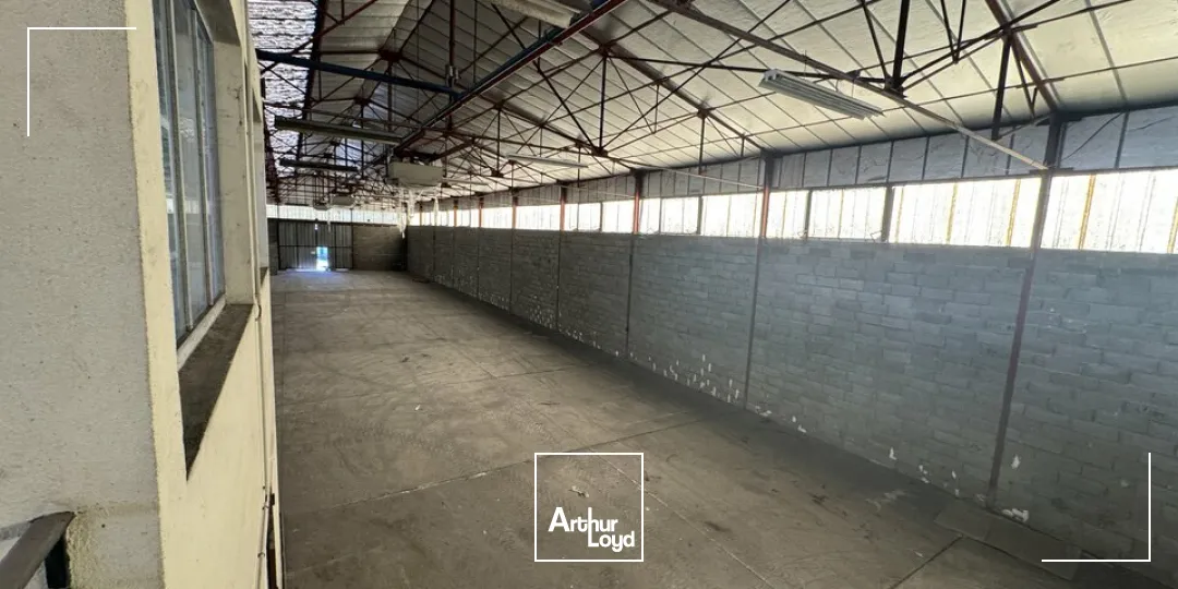 SAINT-PIERRE-DES-CORPS BÂTIMENT D'ACTIVITE A LOUER 1 500 M² - STOCKAGE ENTREPOSAGE