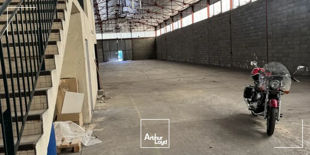 SAINT-PIERRE-DES-CORPS BÂTIMENT D'ACTIVITE A LOUER 1 500 M² - STOCKAGE ENTREPOSAGE