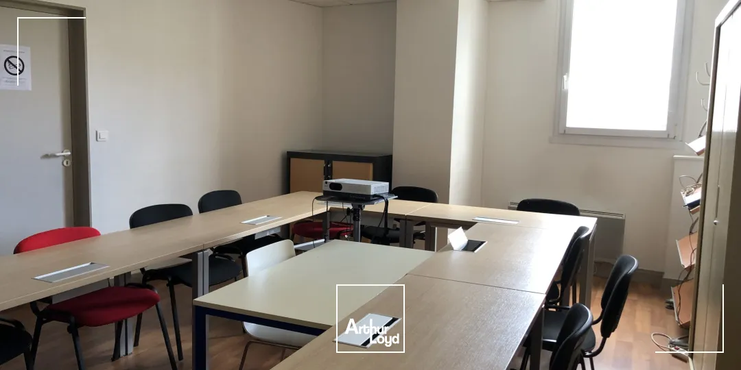 À louer - A vendre : Bureaux de 171 m² au coeur du port de commerce à Brest