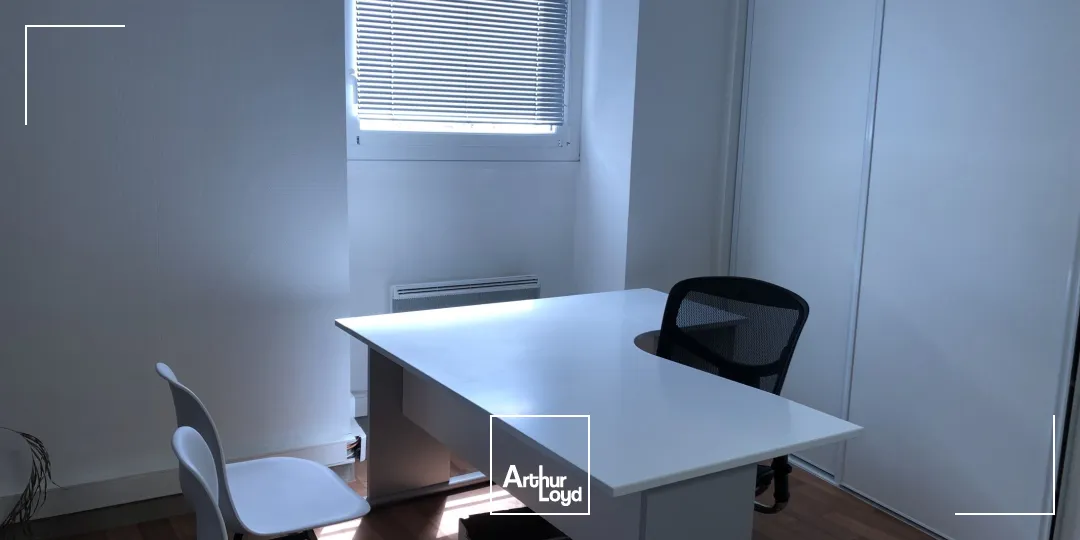 À louer - A vendre : Bureaux de 171 m² au coeur du port de commerce à Brest