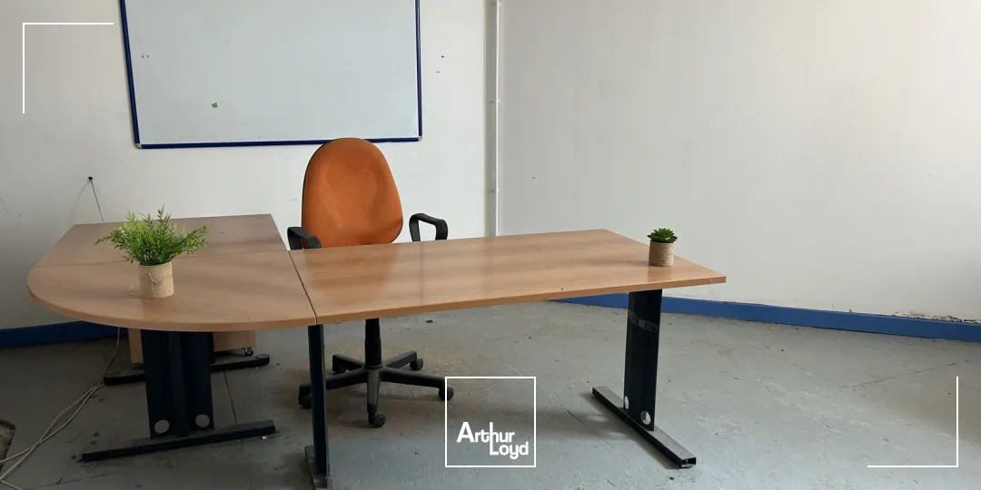 A Vertou, location d'un entrepôt d'environ 1374 m2.