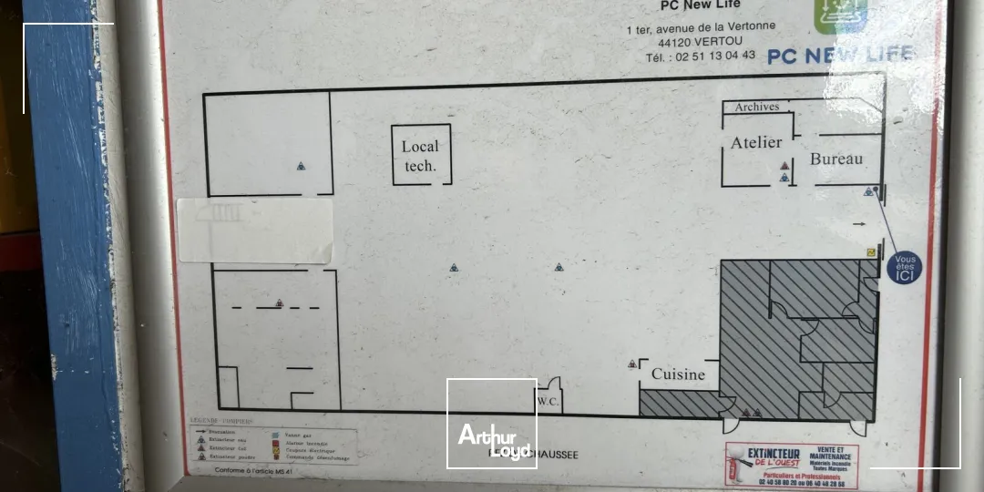 A Vertou, location d'un entrepôt d'environ 1374 m2.